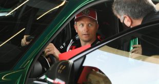 Kimi Räikkönen test drives the new Alfa Romeo Giulia GTA (1)