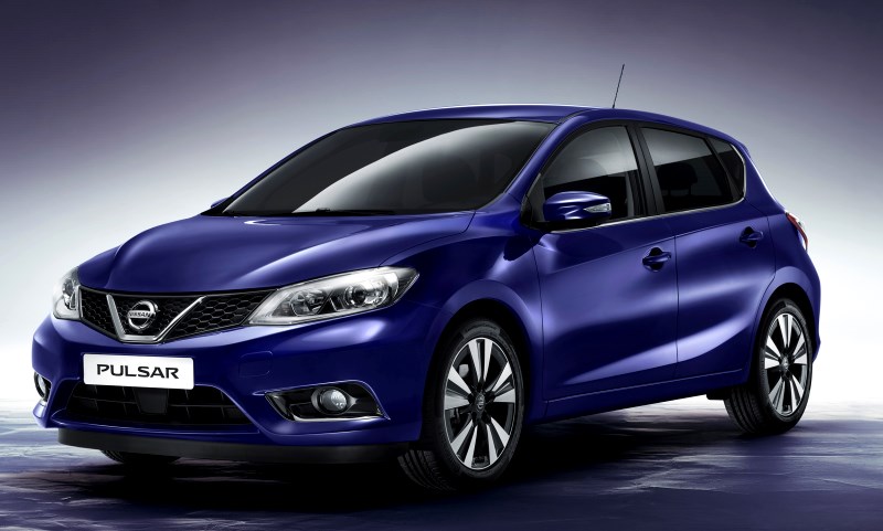 Nissan Pulsar family hatchback